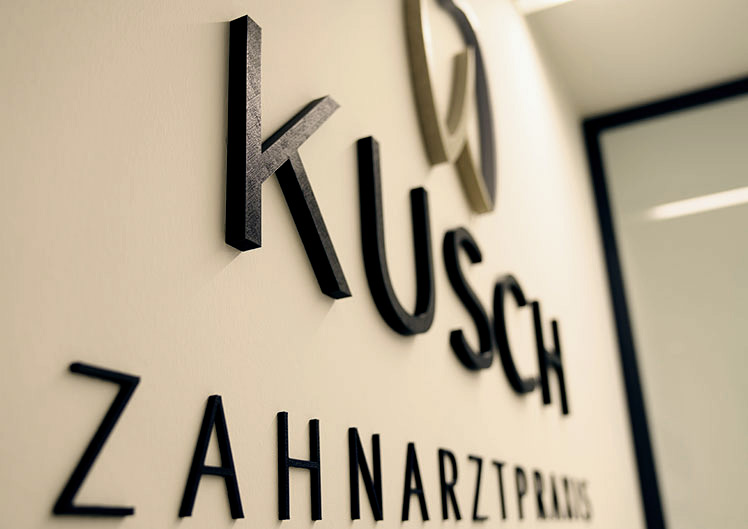 Das Logo der KUSCH Zahnarztpraxis